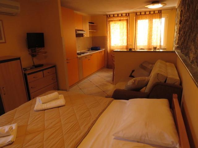 Ara-Ninja Apartment Baska  Bagian luar foto